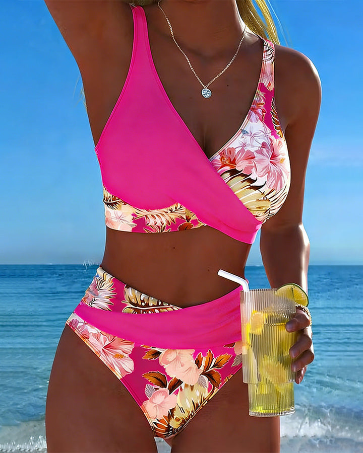 Bikini met contrasterende bloemenprint en split