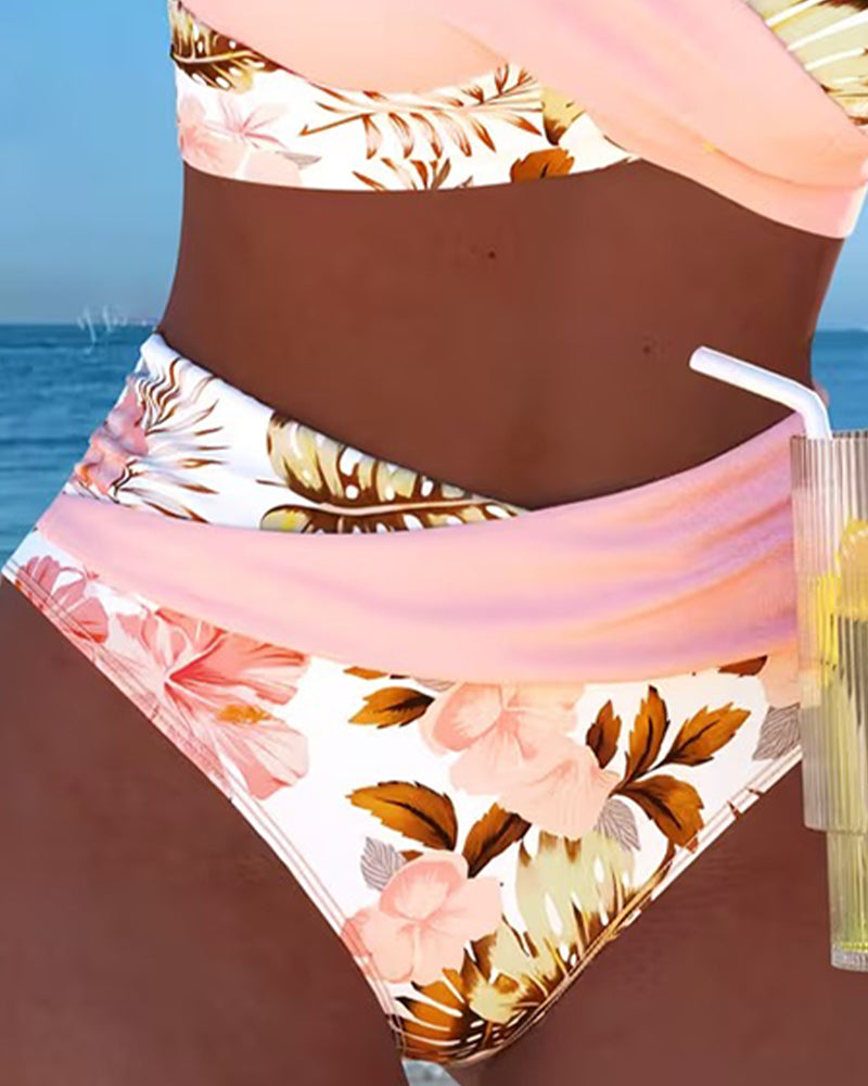 Bikini met contrasterende bloemenprint en split
