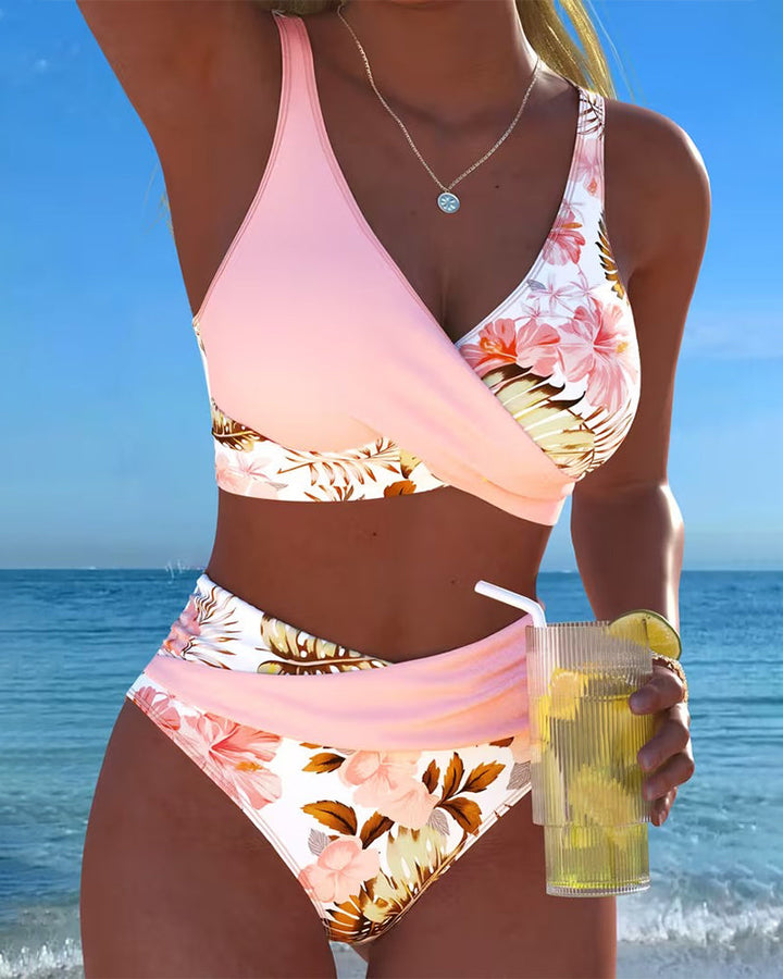 Bikini met contrasterende bloemenprint en split