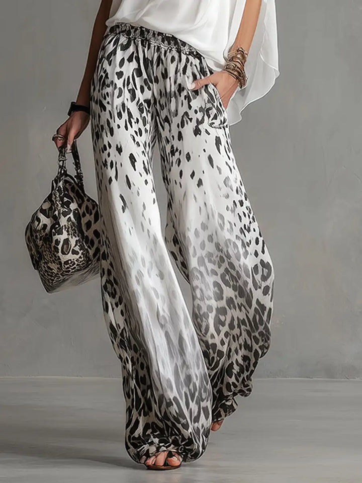 Elea | Vloeiende set met blouse en brede broek met print
