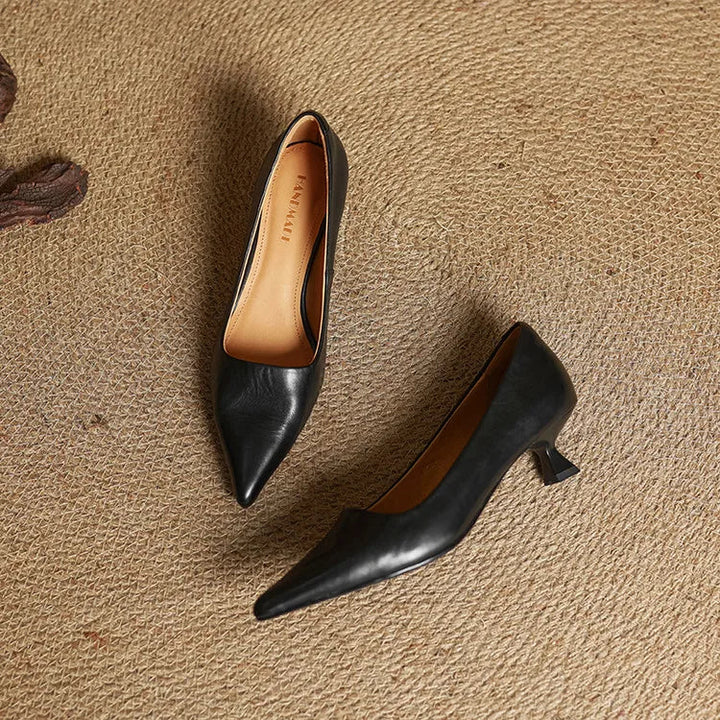 Sarah | Verfijnde Puntige Leren Pumps