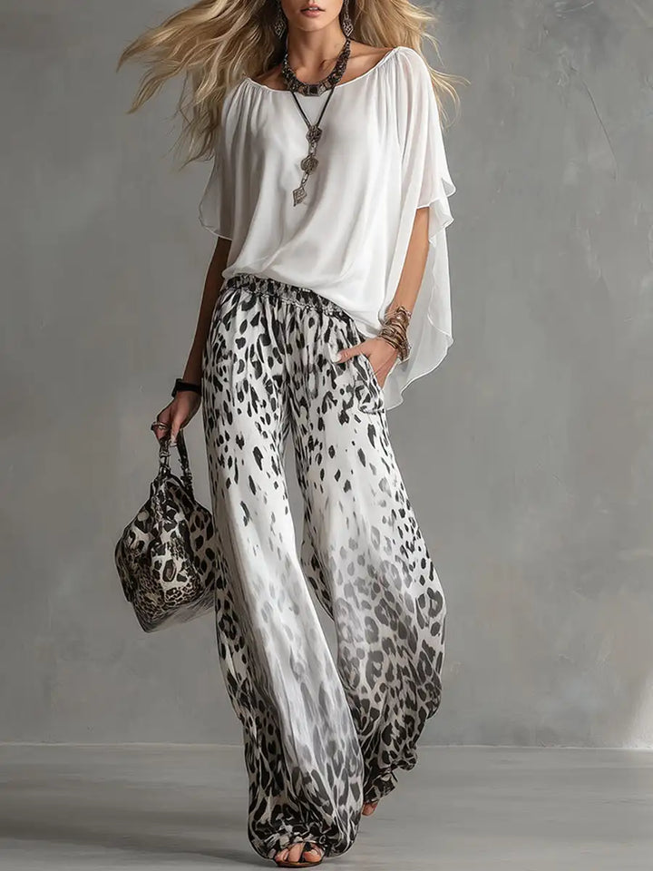 Elea | Vloeiende set met blouse en brede broek met print