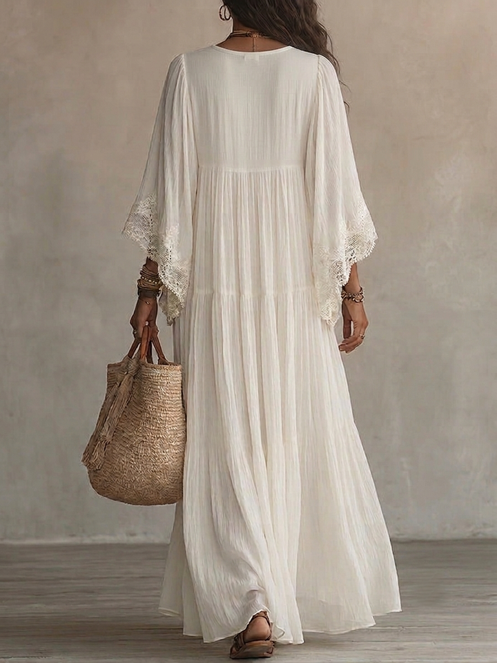 Celeste | Lange jurk van ivoorkleurig chiffon met vleermuismouwen en witte kantdetails