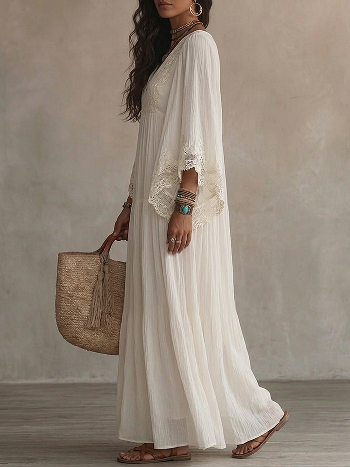 Celeste | Lange jurk van ivoorkleurig chiffon met vleermuismouwen en witte kantdetails