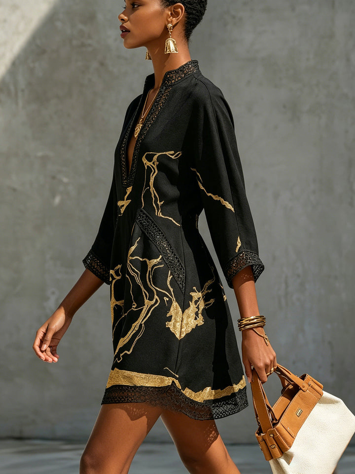 Donatella - Mini jurk in zwart met gouden marmerprint en haakwerk